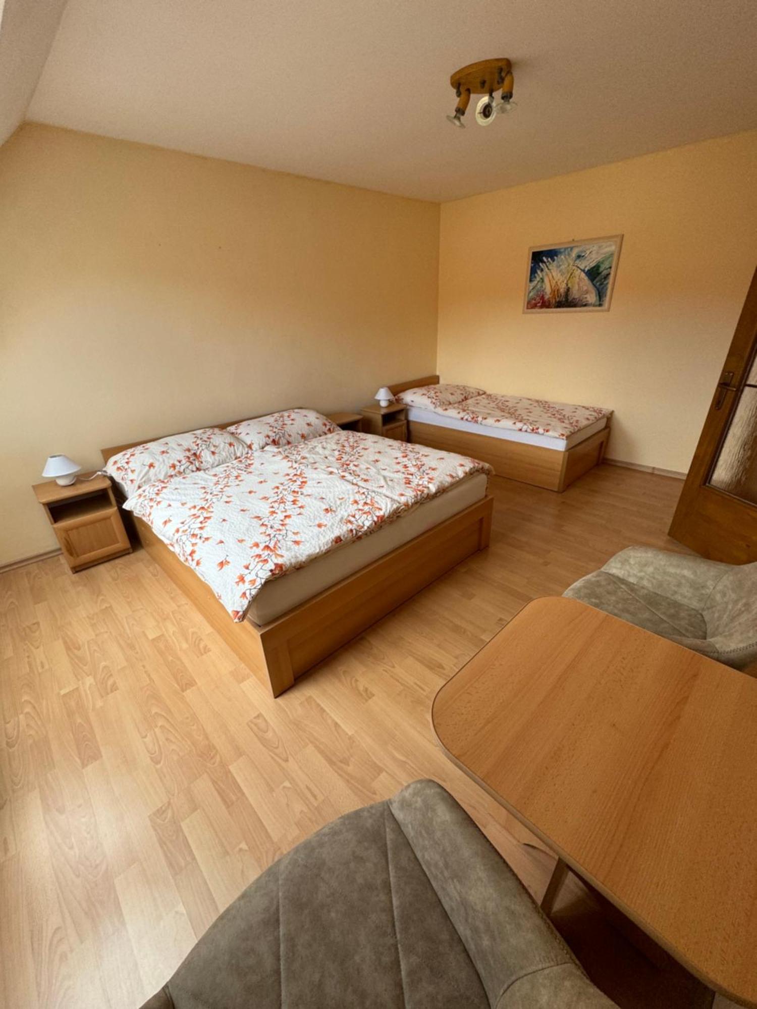 Appartement Lutra Montana à Relov Extérieur photo